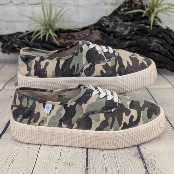 Steve Madden Cool Planet Stream Green Camo Platform Lace-up Sneakers - Picture 3 of 8